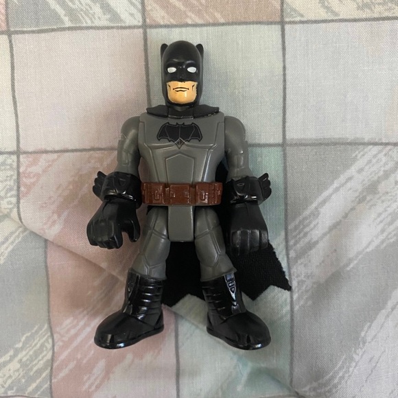 Imaginext Batwing with Batman Figure and 2 Projectiles - Picture 3 of 11